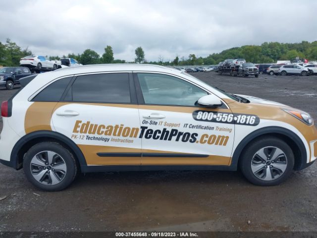 KNDCC3LC7H5071674 KIA NIRO EX