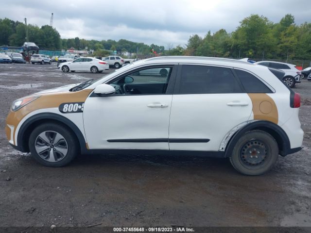 KNDCC3LC7H5071674 KIA NIRO EX