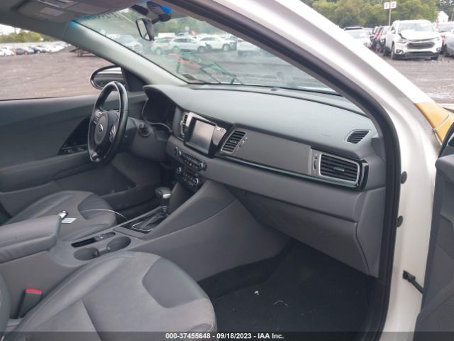 KNDCC3LC7H5071674 KIA NIRO EX