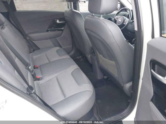 KNDCC3LC7H5071674 KIA NIRO EX
