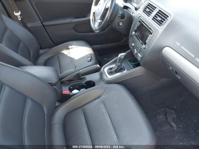 2013 VOLKSWAGEN JETTA SEDAN SE W/CONVENIENCE/SUNROOF VIN: 3VWDP7AJ7DM450922