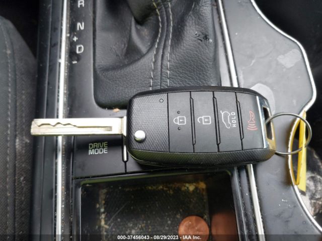 5XYPGDA38JG405190 KIA SORENTO LX