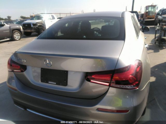 WDD3G4EB7KW027499 Mercedes-Benz A-class A 220