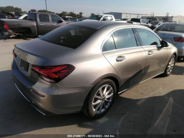 WDD3G4EB7KW027499 Mercedes-Benz A-class A 220