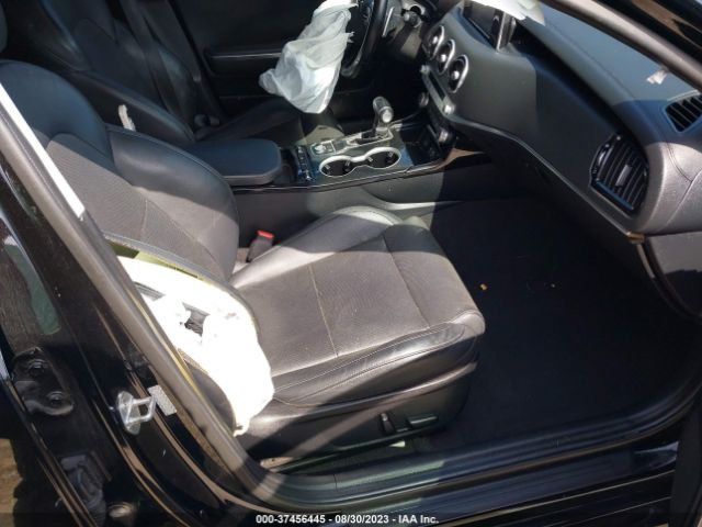 KNAE15LA1J6015428 KIA Stinger Base