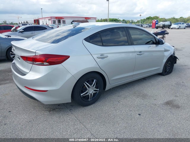 Hyundai ELANTRA SE 2018 5NPD74LF9JH384689 Image 4