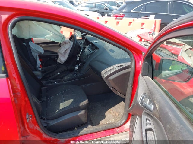 1FADP3K29FL262545 Ford FOCUS SE
