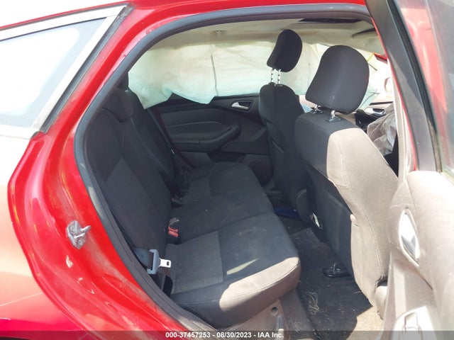 1FADP3K29FL262545 Ford FOCUS SE