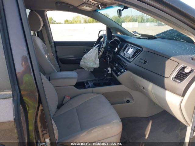 KNDMB5C1XH6241702 KIA SEDONA LX