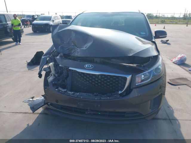 KNDMB5C1XH6241702 KIA SEDONA LX