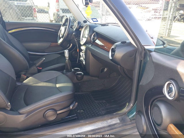 2009 MINI COOPER HARDTOP WMWMF33599TU75681 Photo 4