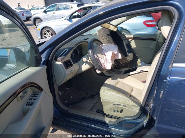 2010 VOLVO XC70 3.0T VIN: YV4992BZ8A1083335