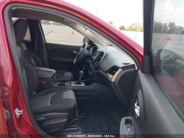 1C4PJLAB8FW760583 Jeep Cherokee Sport