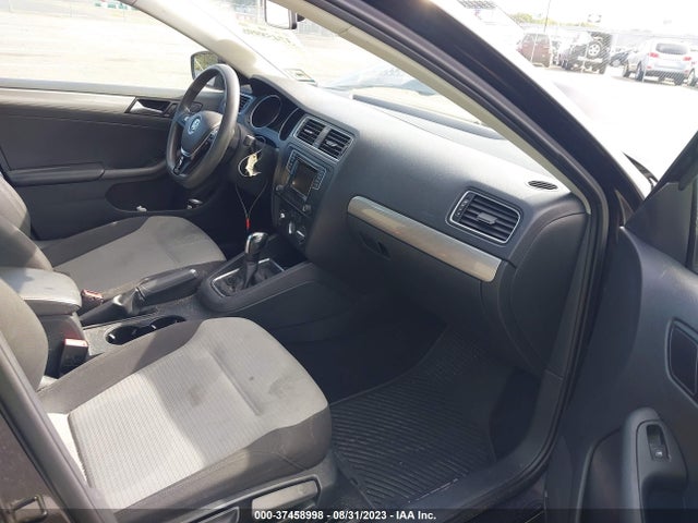 3VW2B7AJ8HM332096 Volkswagen Jetta 1.4t S