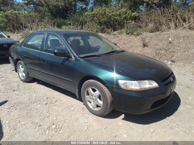 2000 HONDA ACCORD SDN EX W/LEATHER VIN: 1HGCG1651YA021268