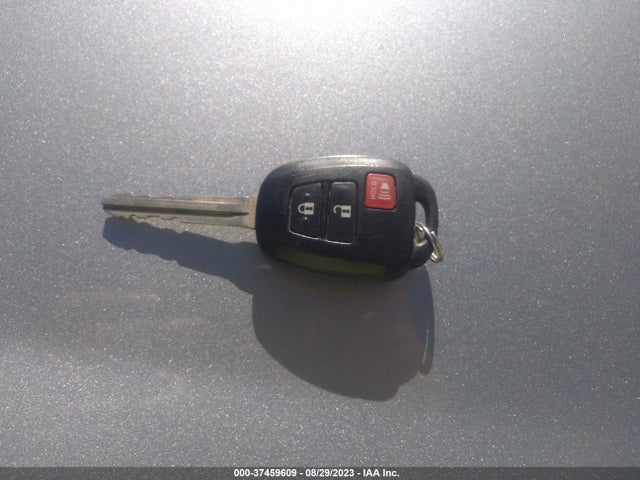 Toyota RAV4 LE 2018 JTMZFREV3JJ193514 Image 11