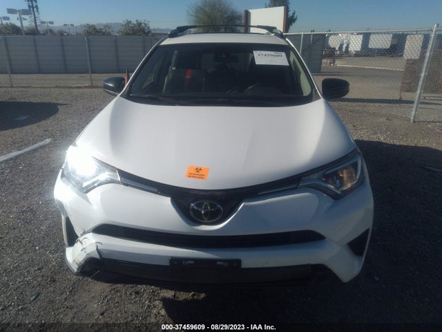 Toyota RAV4 LE 2018 JTMZFREV3JJ193514 Image 12
