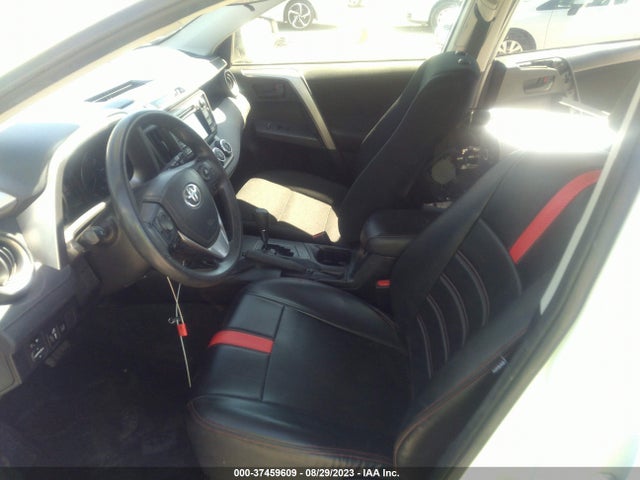 Toyota RAV4 LE 2018 JTMZFREV3JJ193514 Image 5