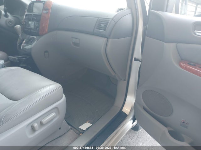 2010 TOYOTA SIENNA XLE VIN: 5TDYK4CC6AS322683