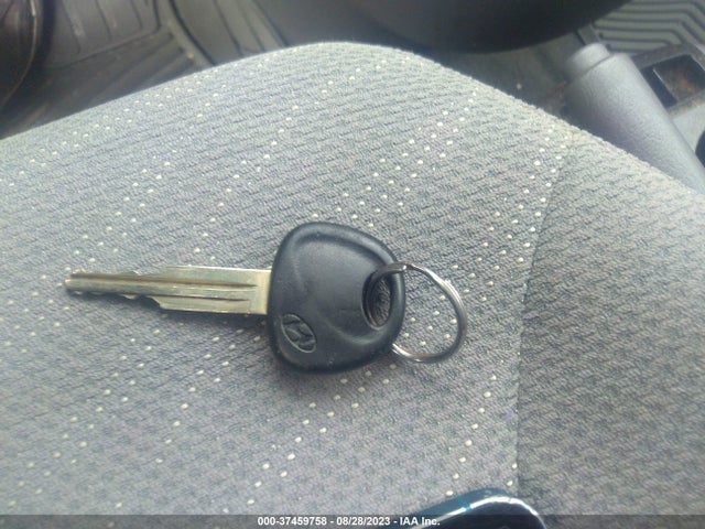 2005 HYUNDAI TUCSON GL VIN: KM8JM12B85U184662