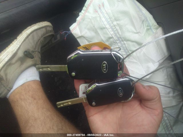 KNDCB3LC6L5371038 KIA NIRO LX