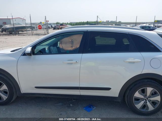 KNDCB3LC6L5371038 KIA NIRO LX