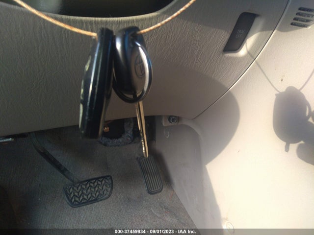 2010 TOYOTA SIENNA XLE VIN: 5TDYK4CC3AS305954