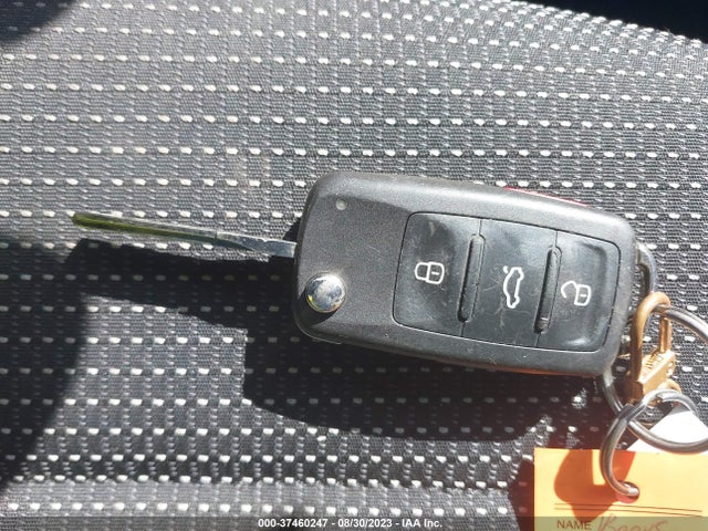 1VWAT7A32GC027171 Volkswagen Passat 1.8t S