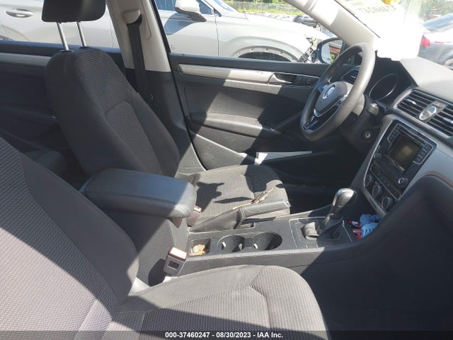 1VWAT7A32GC027171 Volkswagen Passat 1.8t S