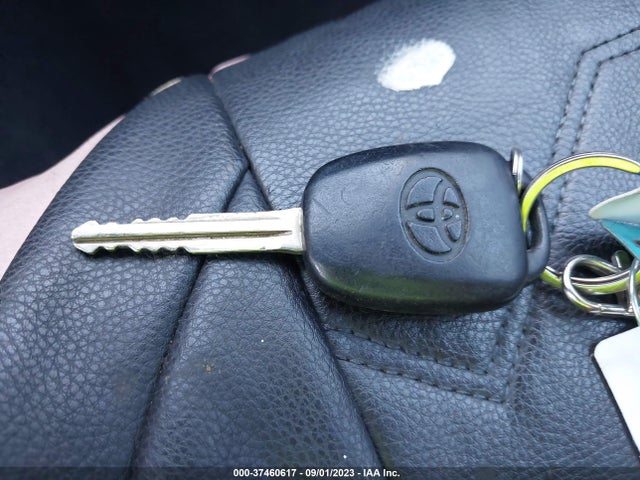 2015 TOYOTA RAV4 XLE VIN: 2T3RFREV8FW370924
