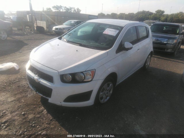 Chevrolet SONIC LS 2014 1G1JA6SH4E4208169 Image 2