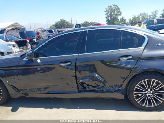 WBAJA9C5XJB032843 BMW 5 Series 530e Iperformance