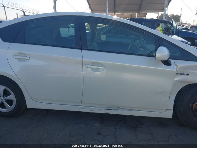 Toyota Prius Four 2015 JTDKN3DU1F1983329 Image 13