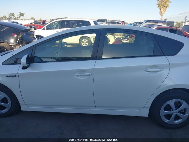 Toyota Prius Four 2015 JTDKN3DU1F1983329 Image 14