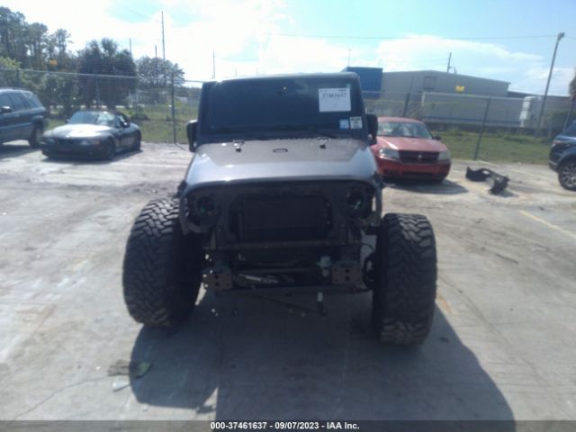 1C4BJWEG0HL601112 Jeep Wrangler Unlimited Sahara