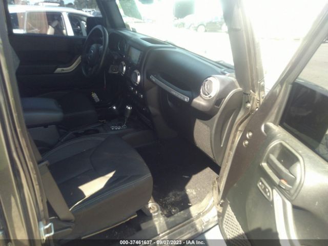 1C4BJWEG0HL601112 Jeep Wrangler Unlimited Sahara