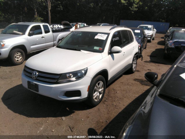 WVGBV7AX2FW582151 Volkswagen TIGUAN S