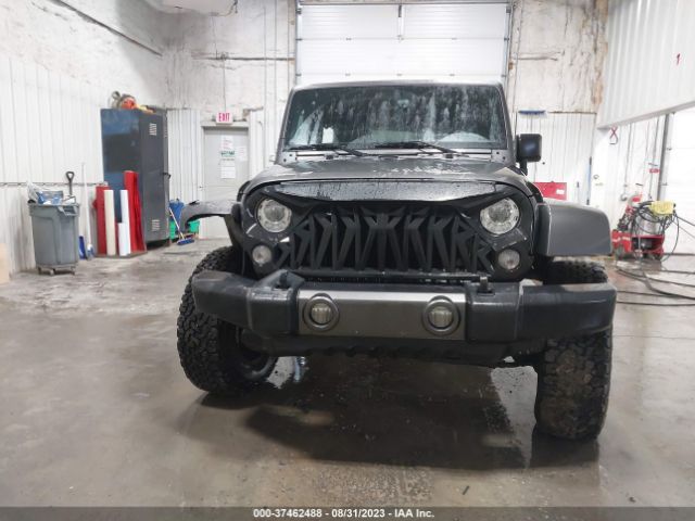 1C4BJWEG5HL661712 Jeep Wrangler Unlimited Sahara