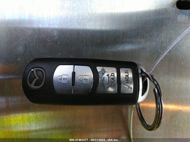 JM1BN1U70H1143432 Mazda pe