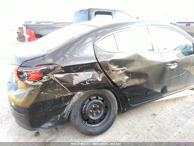 JM1BN1U70H1143432 Mazda pe