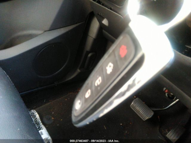 1FMCU0J90HUD38612 Ford Escape Titanium