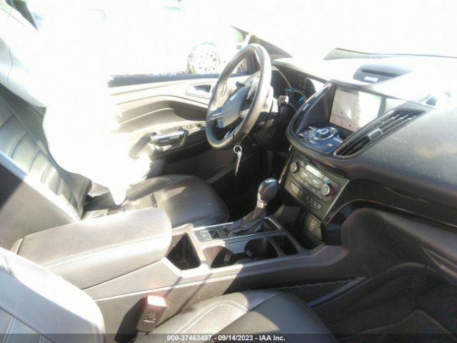 1FMCU0J90HUD38612 Ford Escape Titanium