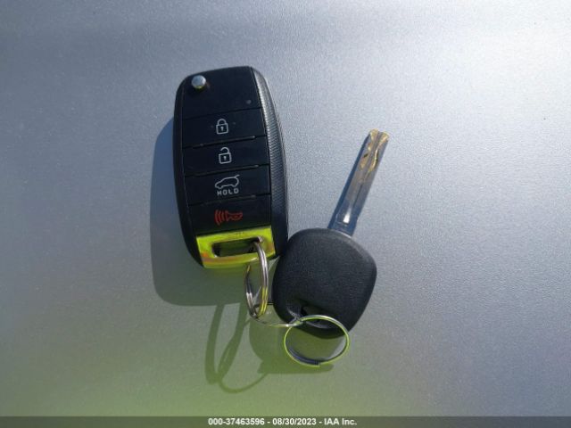 KNDJP3A57F7810074 KIA SOUL +