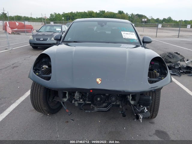 2018 PORSCHE MACAN WP1AA2A53JLB20526 Photo 5