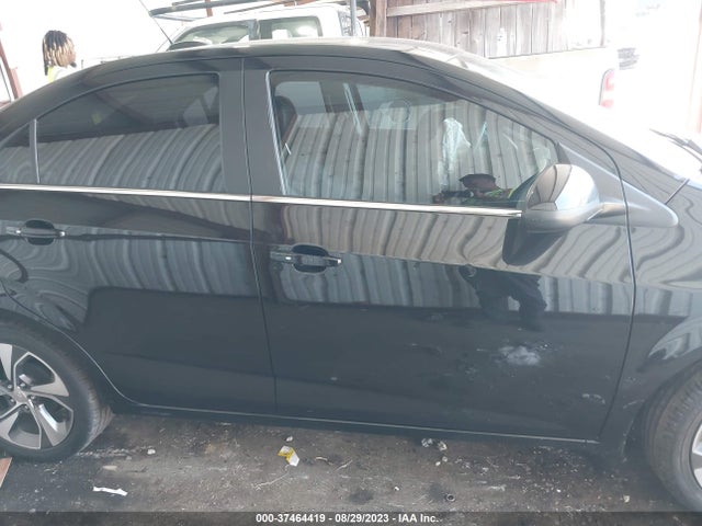 Chevrolet Sonic Premier 2018 1G1JF5SBXJ4105534 Image 13