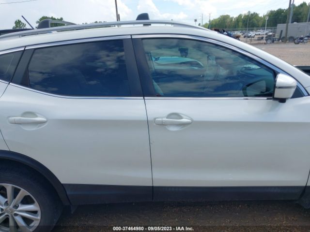 JN1BJ1CPXJW195496 Nissan Rogue Sport Sv