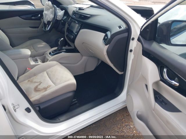 JN1BJ1CPXJW195496 Nissan Rogue Sport Sv