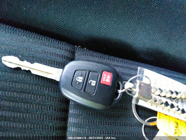 Toyota RAV4 LE 2018 JTMBFREV2JJ733274 Image 11