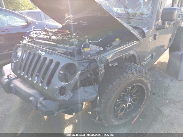 1C4BJWDG8FL716524 Jeep Wrangler Unlimited Sport