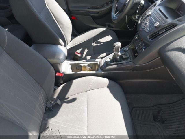 1FADP3K27FL291154 Ford FOCUS SE